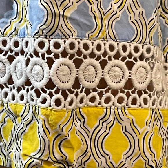 Crown & Ivy Women’s size XXL sleeveless blue‎ & yellow shirt fancy bottom - Picture 6 of 9